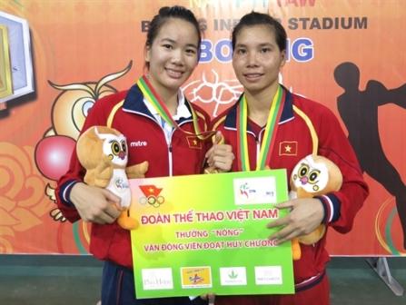 Pluie de récompenses pour les Vietnamiens médaillés aux SEA Games 27